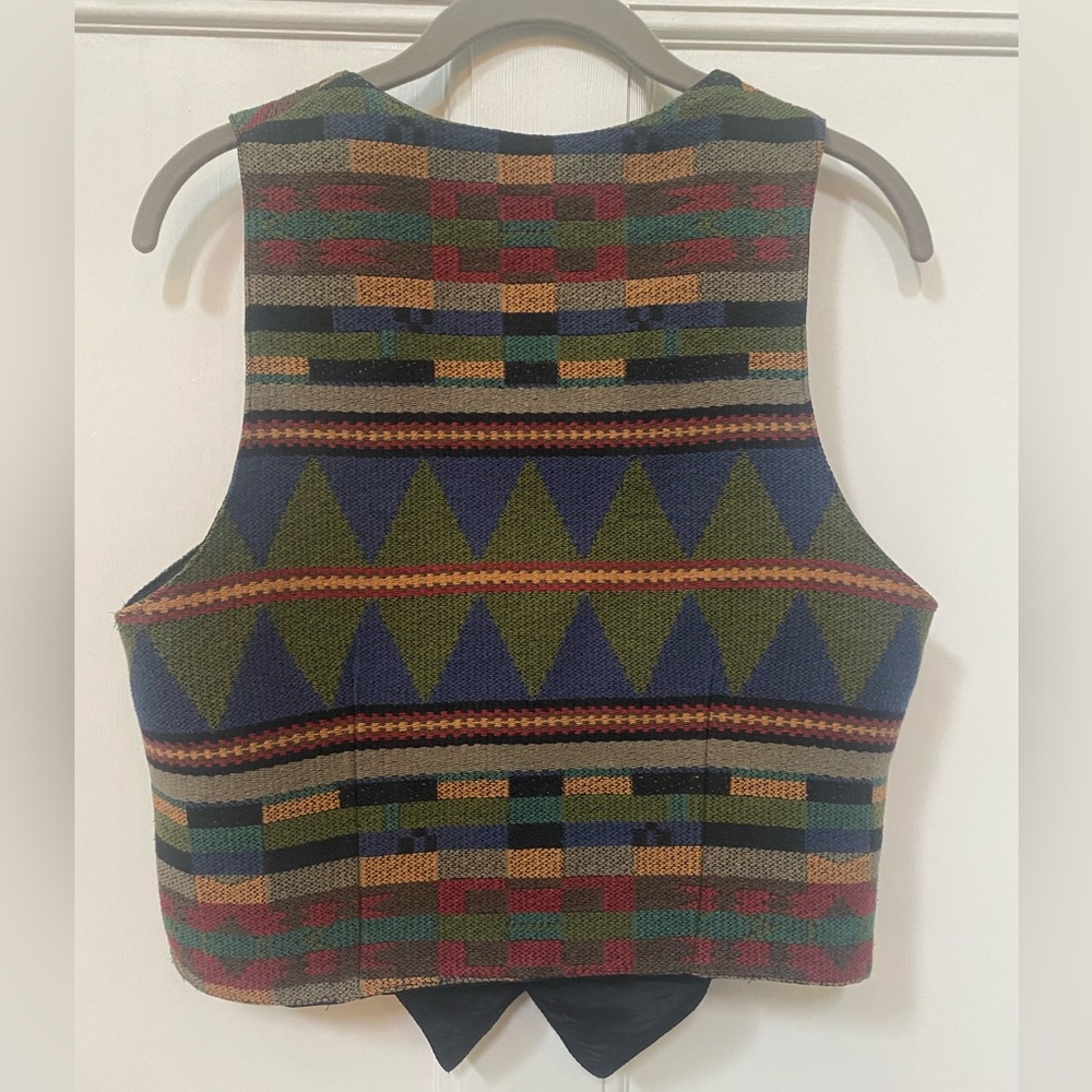 Nadia Aztec Design Vest. - Picture 3 of 7